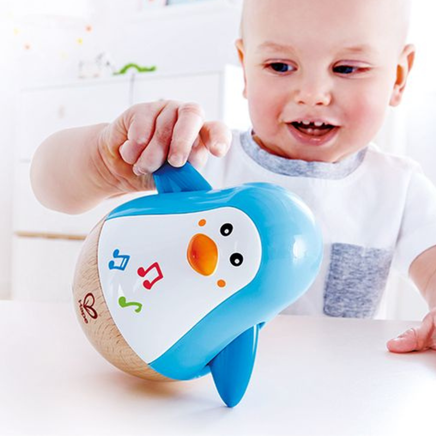 Hape muzikale wiebel pinguïn